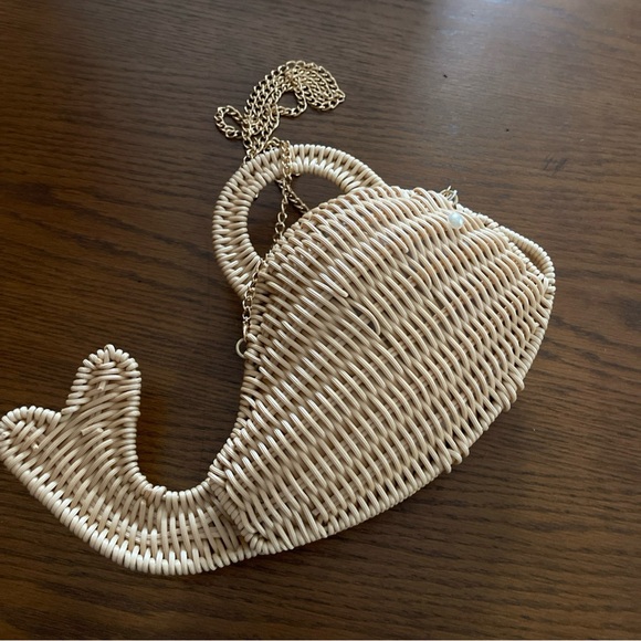 Tommy Bahama Wicker Whale Crossbody Bag in Natural - Picture 7 of 8